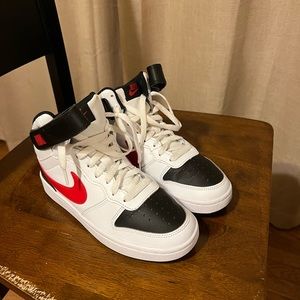 Nike Court Borough Mid 2 Little Kid Shoes size 5